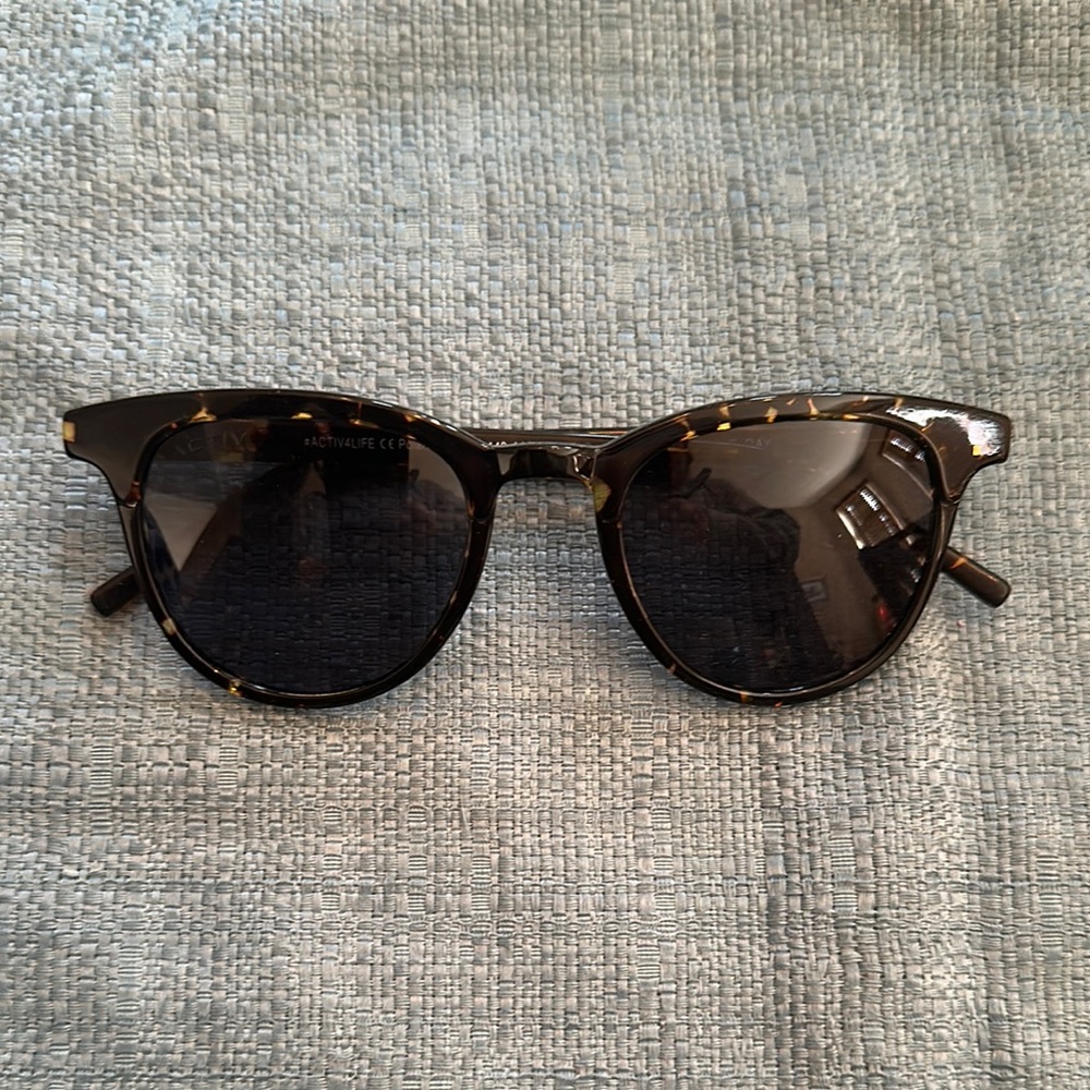 Active USA Brown Round Sunglasses with Tortoiseshell Design
